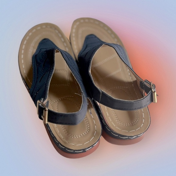 Low Wedge Thong Navy Sandal Sz 39/8.5 - Picture 13 of 13